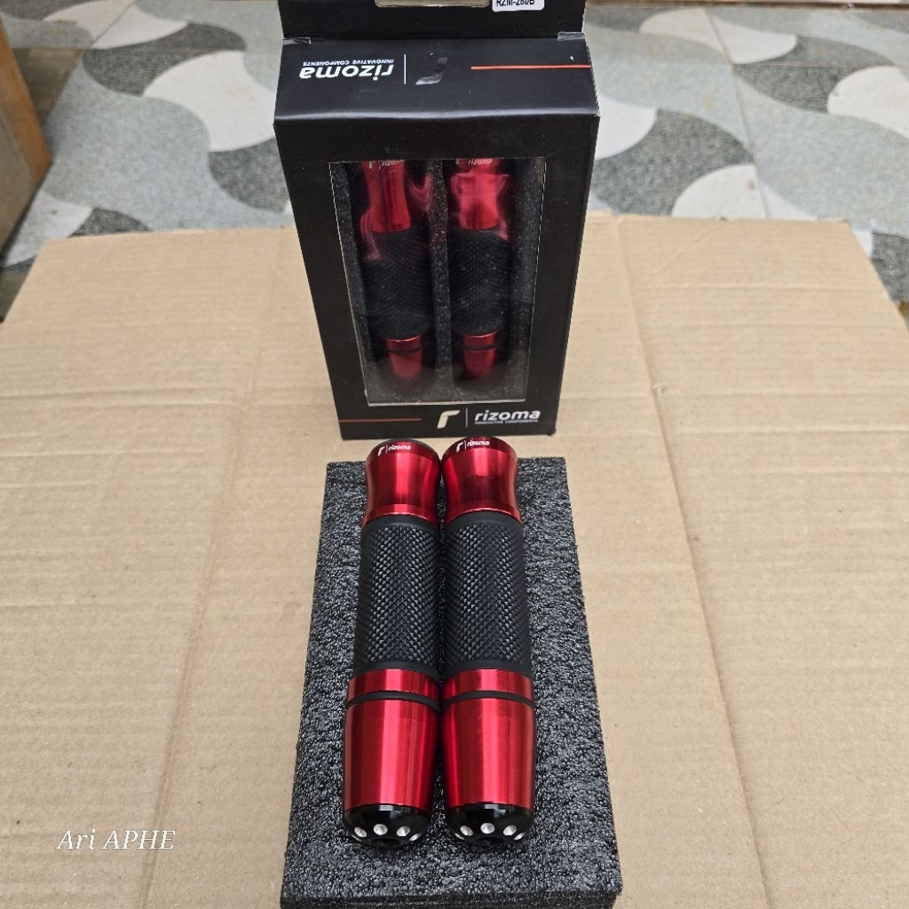 ปลอกแฮนด์ RIZOMA ปลายแฮนด์บาร์ CNC มอเตอร์สากล (RZM280B)