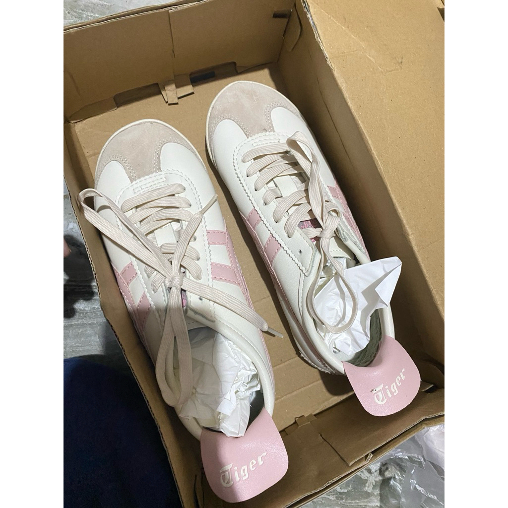 รองเท้า ONITSUKA TIGERS