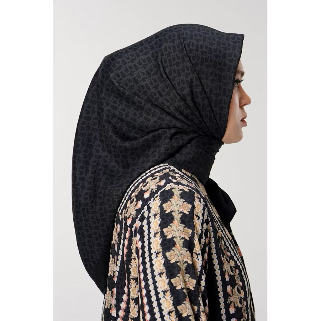 NEEDLE THREAD - SIGNATURE MONOGRAM SCARF