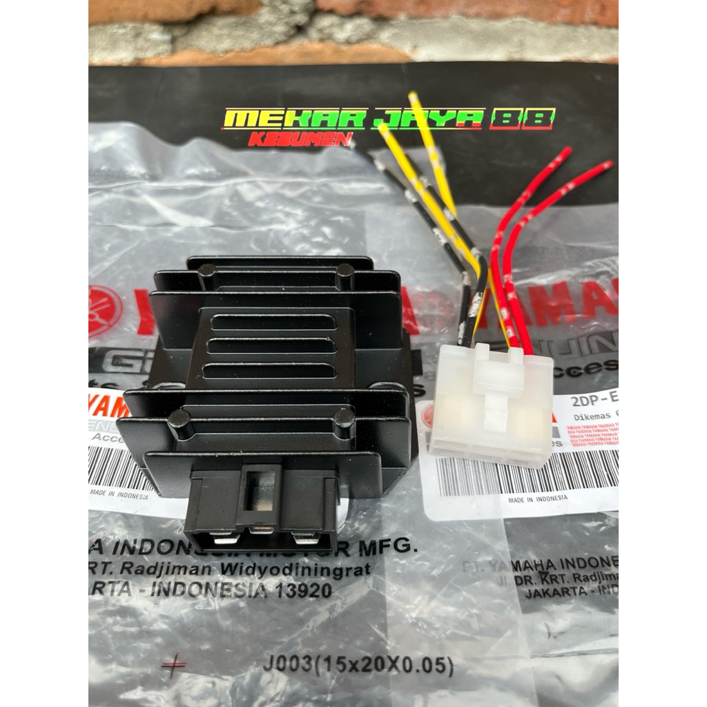 เครื่องปรับแรงดันไฟฟ้า+เต้ารับ 4B4-H1960-01 Yamaha N-max 155