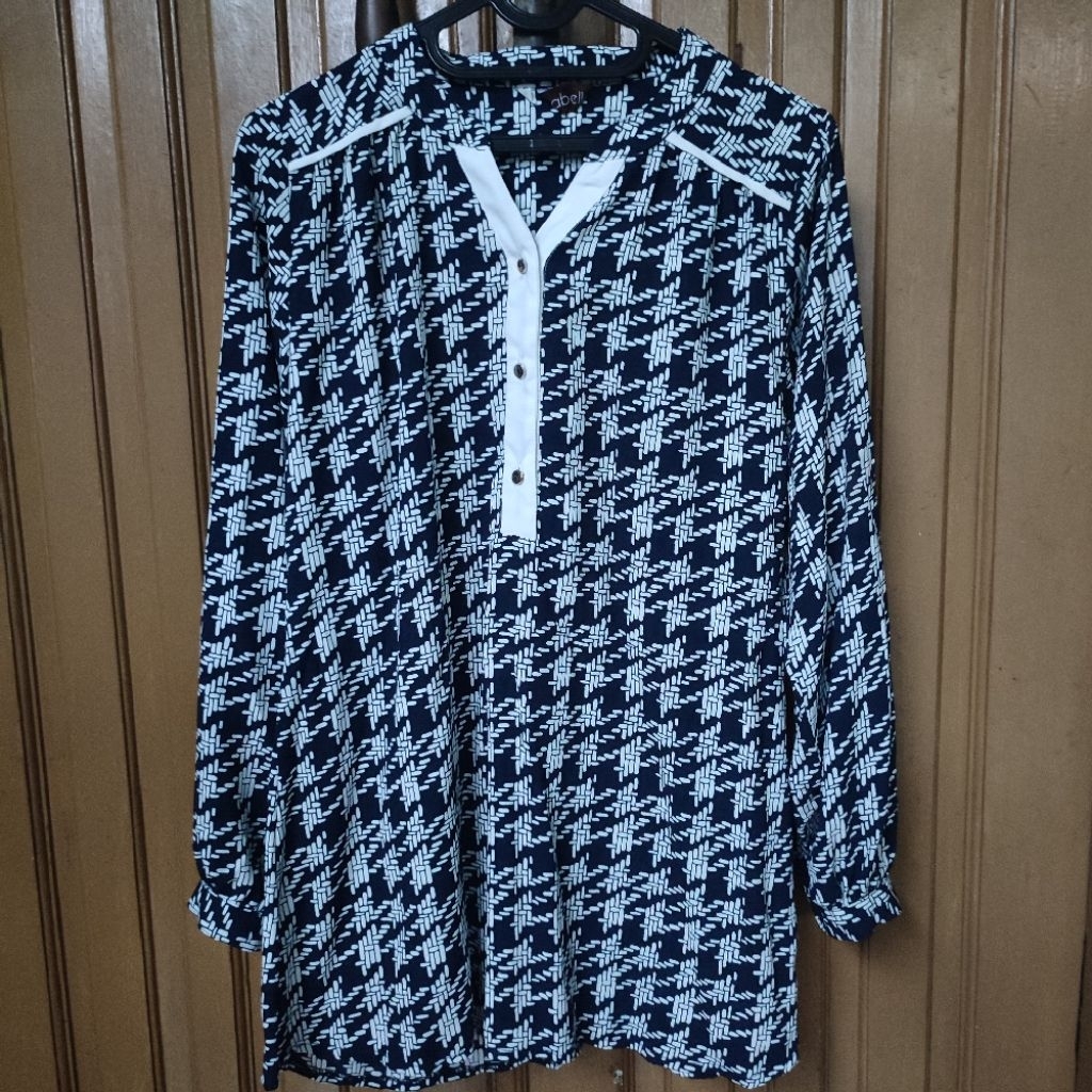 เสื้อ Isabella Tunic Monochrome