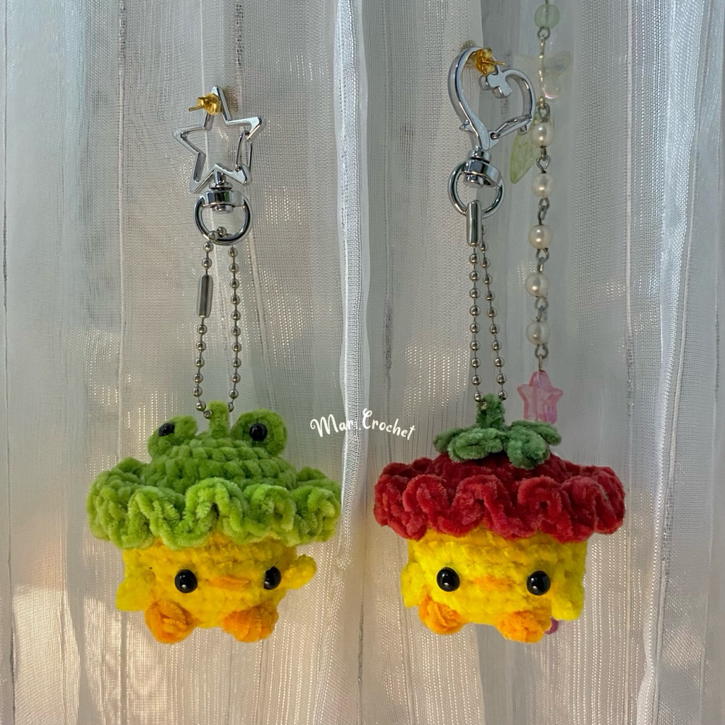 GANTUNGAN BABY CHICK FROG & STRAWBERRY KEYCHAIN • โดย COZY MARI