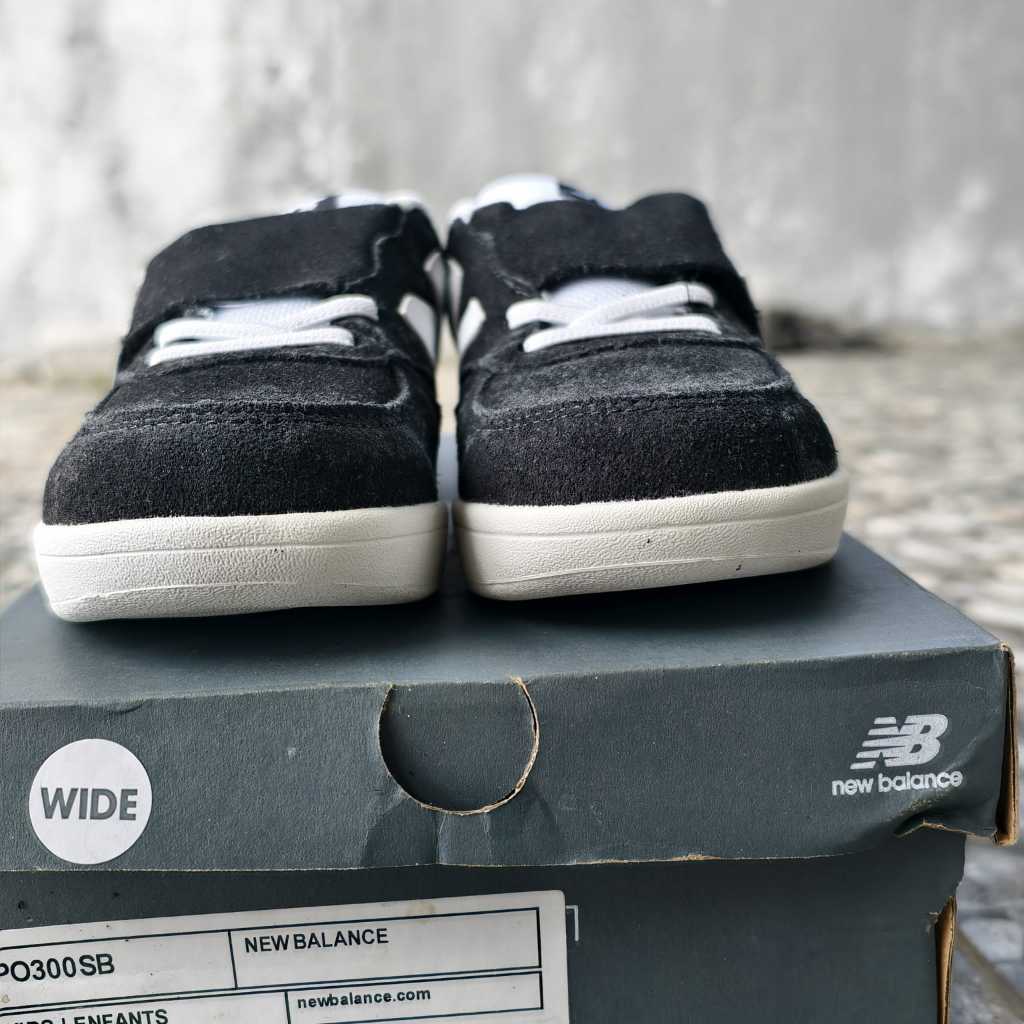 New Balance Kids Size 30 PO300SB สีดําสีขาวต้นฉบับใหม่พร้อมกล่องรองเท้าเด็ก