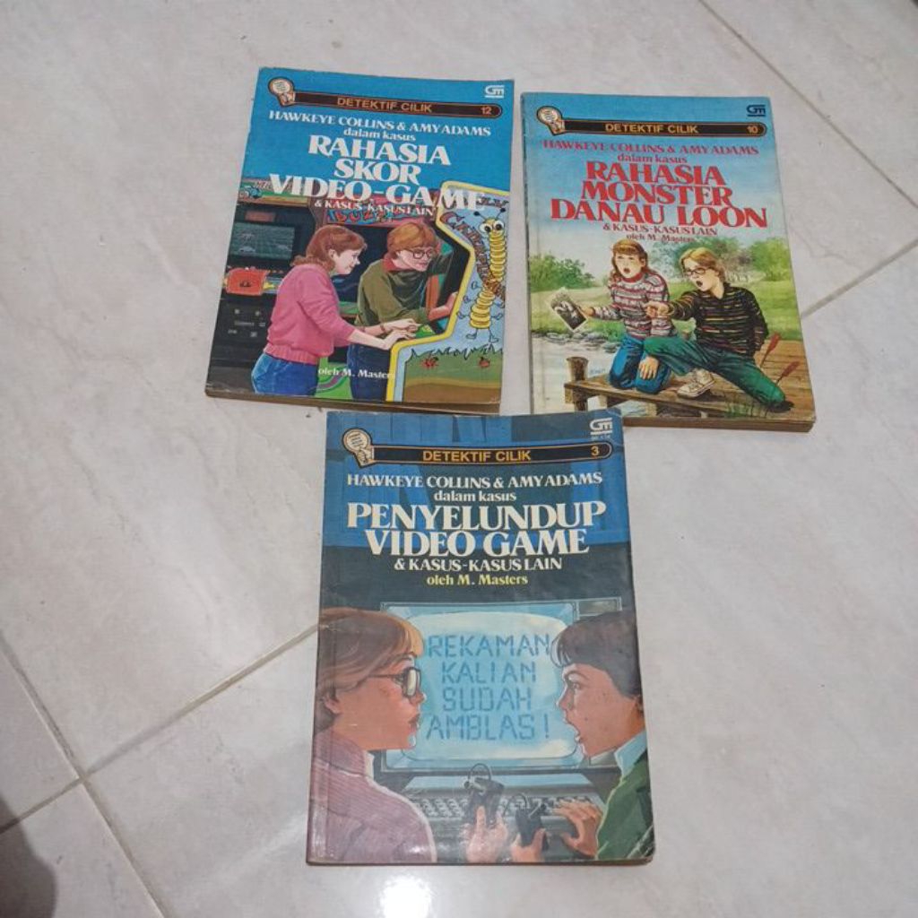 หนังสือป้องกันเล็กๆน้อยๆ THE SECRET OF MONSTER DANAU LOON HAWKEYE COLLINS และ AMY ADAMS