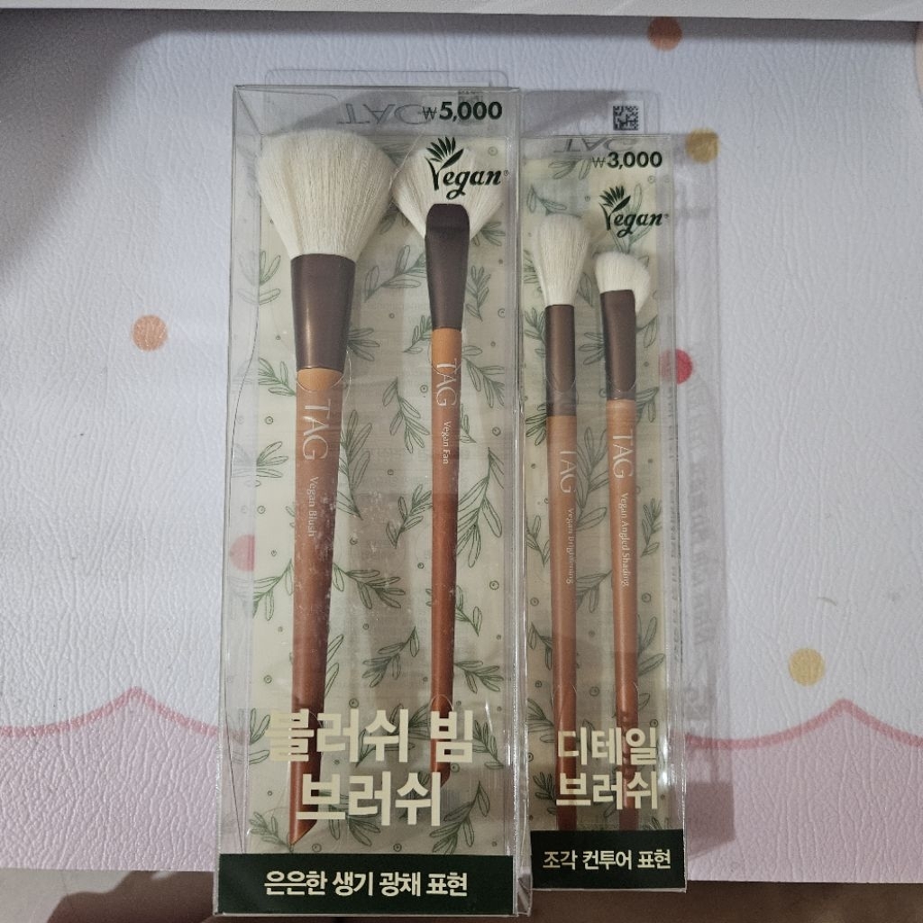DAISO TAG VEGAN BRUSH SET (ไฮไลท์, คอนทัวร์, บลัชออน, ไบรท์เทนนิ่ง)