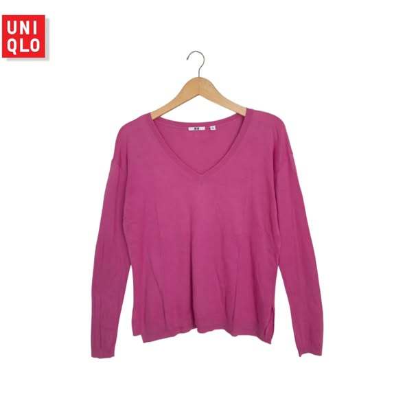 เสื้อสเวตเตอร์คอวี Uni Magenta Basic (CODE: B154- 05)