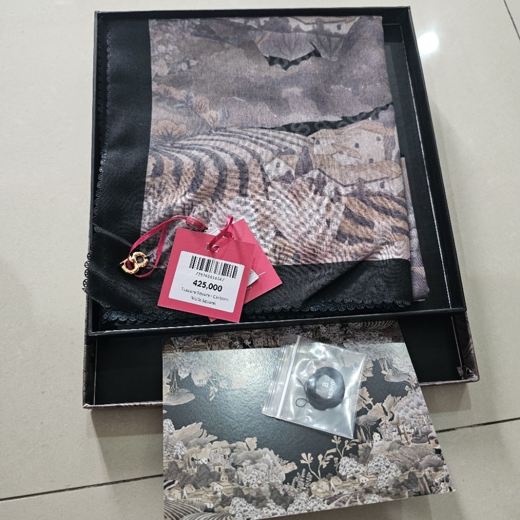 Buttonscarves Tuscany Voile Carbone