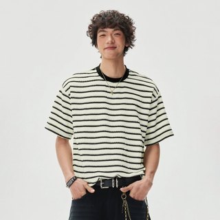 Kaos Garis Lengan Pendek Pria Retro Kombinasi Warna Kerah Berbeda Bahu Jatuh