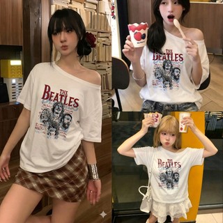 Naluri -Baju Wanita Korean Style Kaos Oversize Wanita T Shirt - Baju Fashion Wanita Gaya Vintage Band The Beatles Atasan Off Shoulder Putih Trendy untuk OOTD Harian Hangout & Outfit Santai