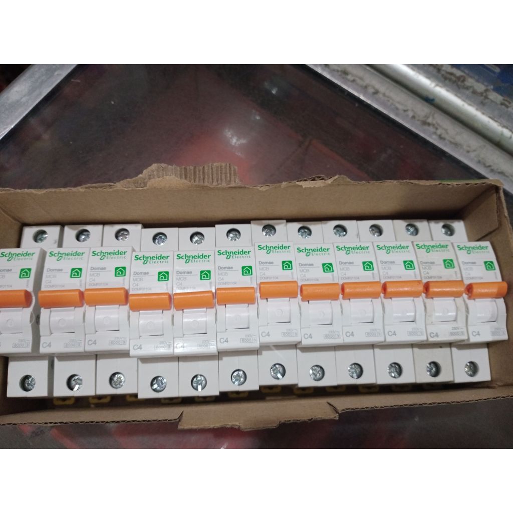 SCHNEIDER MCB shnider