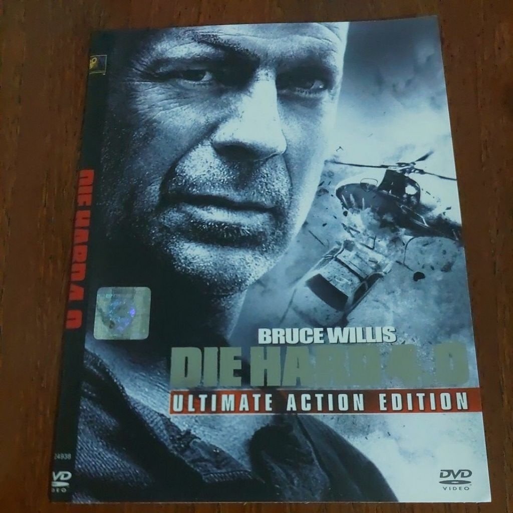 "DIE HARD 4.0" BRUCE WILLIS - JUSTIN LONG - MAGGIE Q