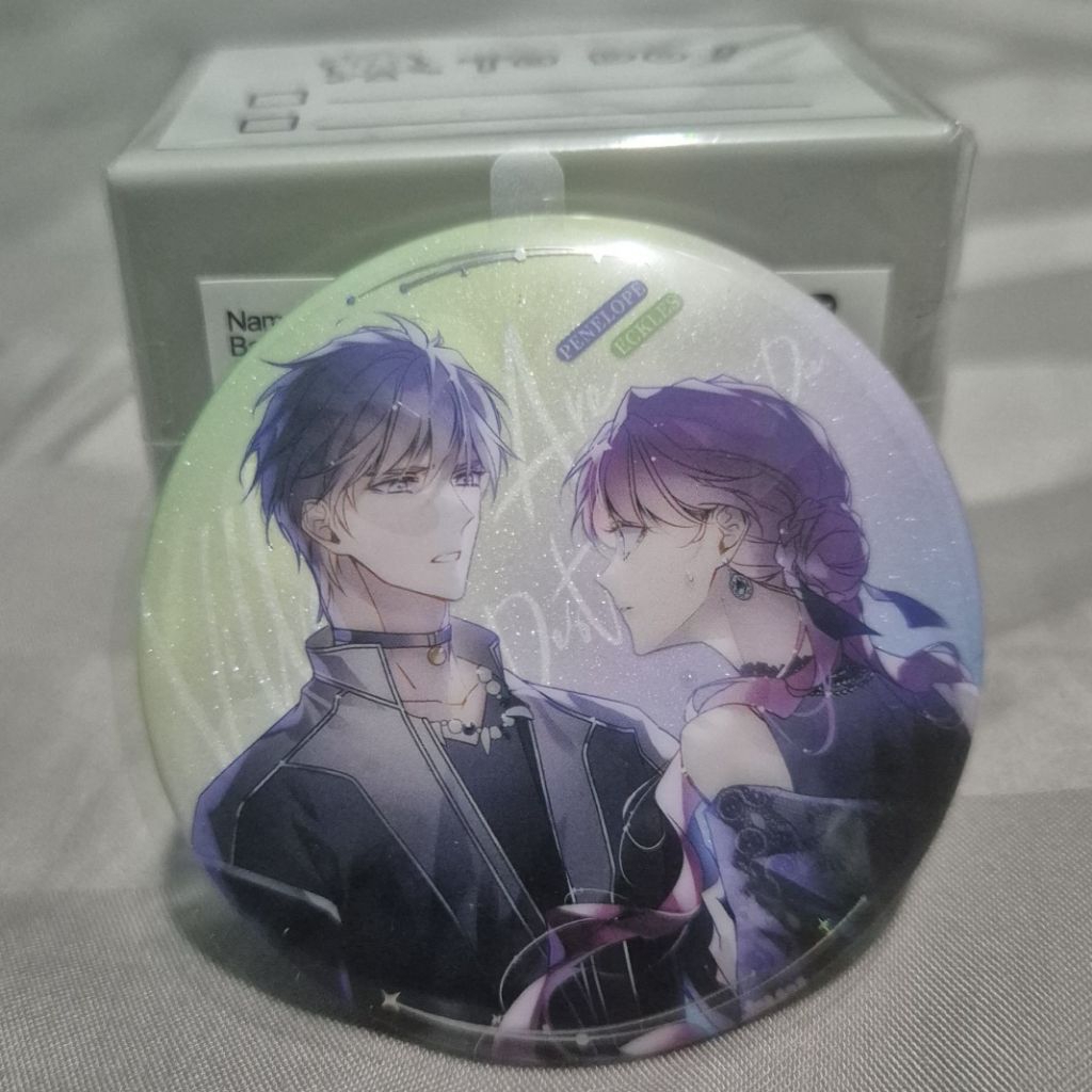 คนร้ายลิขิตที่จะตาย สินค้าอย่างเป็นทางการ - ป้าย Penelope Eckart และ Eckles Pin Character Manhwa