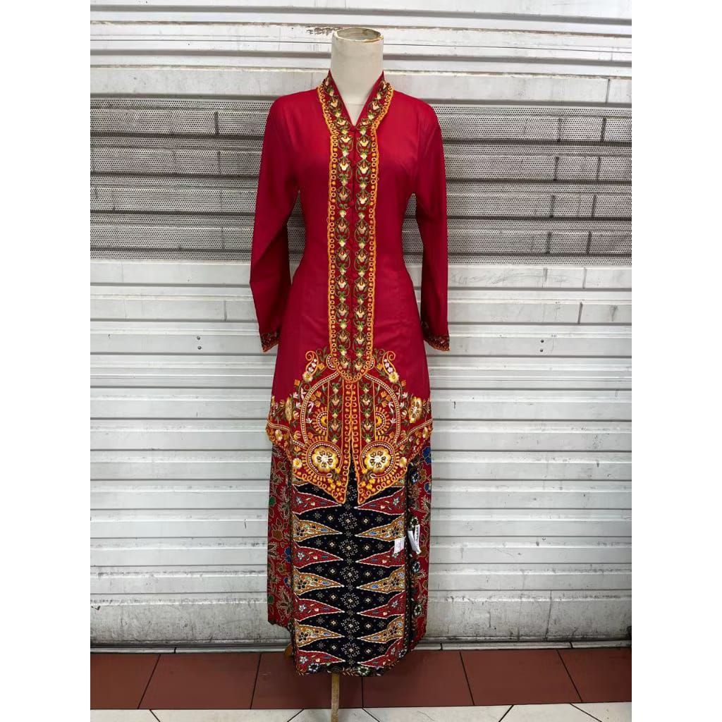 ENCIM KEBAYA SET WITH EMBROIDERED COLORS // ENCIM KARTINI KEBAYA // ENCIM KEBAYA // MODERN ENCIM KEB