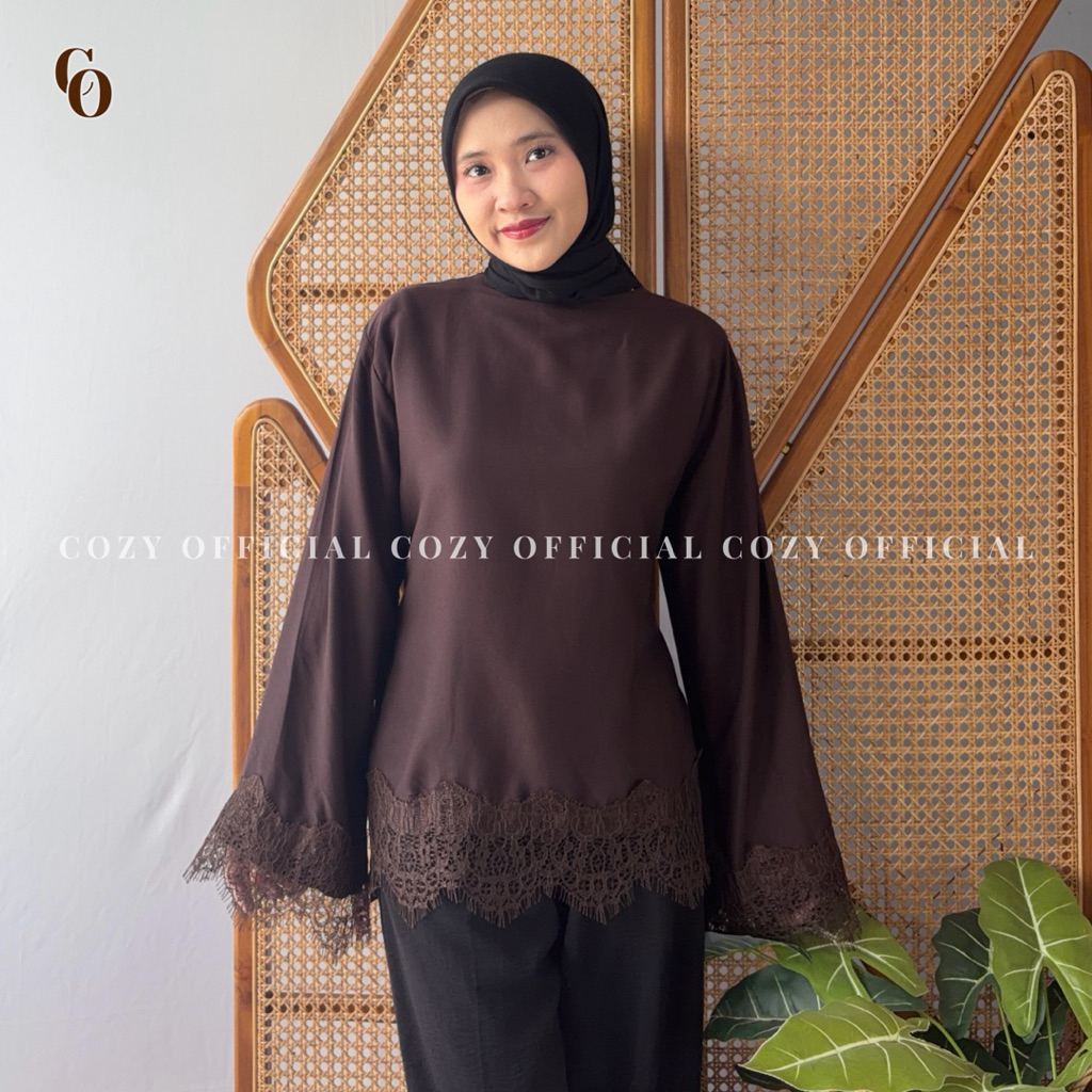 [READY] เสื้อลูกไม้ Arum