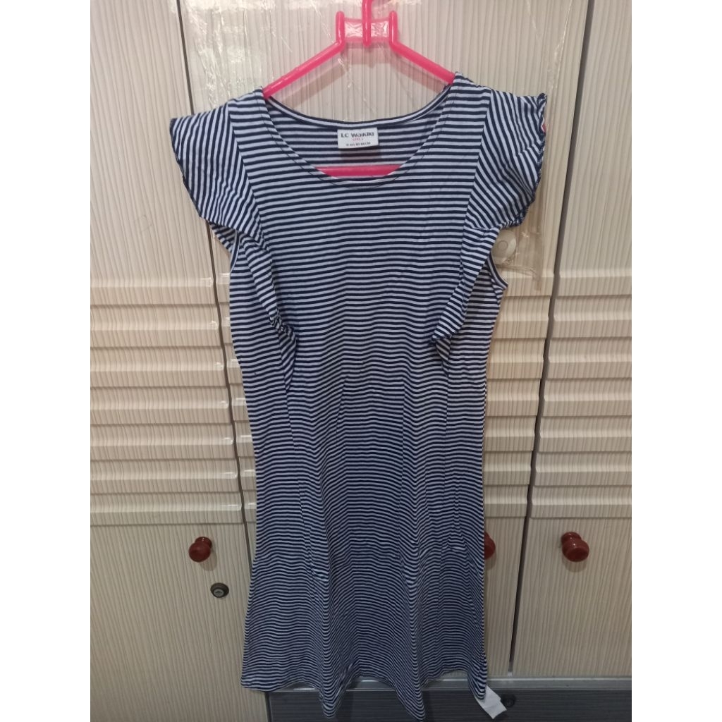 Preloved LC waikiki ชุดเดรสเสื้อยืดขนาด 12-13Y ลายทางขาวดําทุกวัน