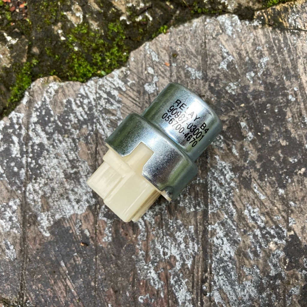 รีเลย์พัดลมระบายความร้อนพัดลมหม้อน้ํา 12V 15A 4 Pin Toyota Corolla Corona KE70 DX AE80 AT151 GL EE80