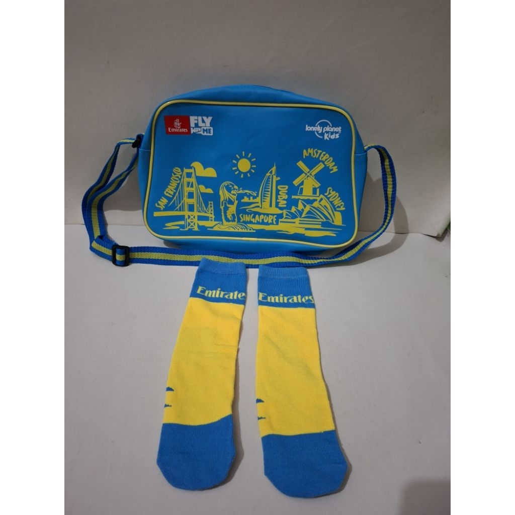 LIMITED EDITION: กระเป๋า Emirates Airlines พร้อมถุงเท้าฟรี