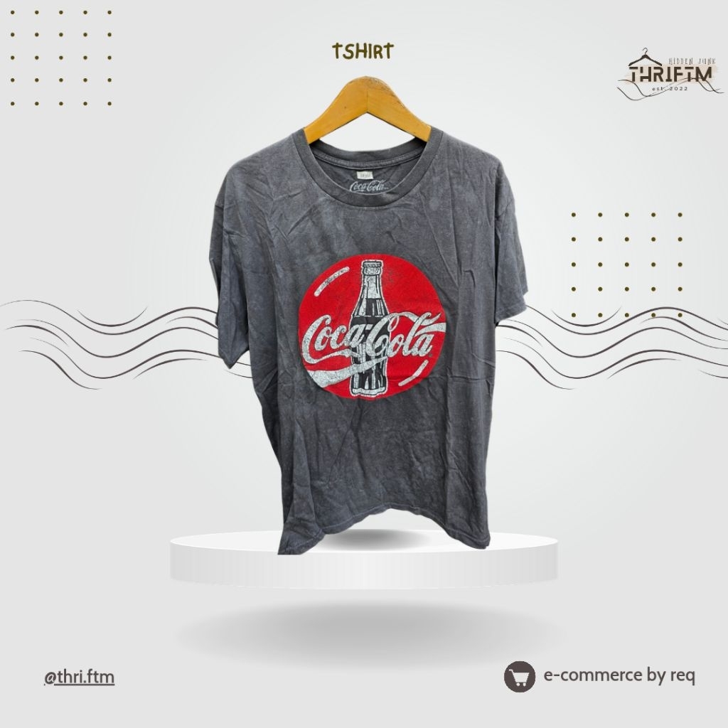 เสื้อยืดโดย Coca Cola Official