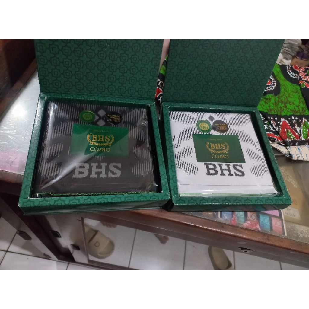 Bhs cosmo ผ้าซิ่นทอง