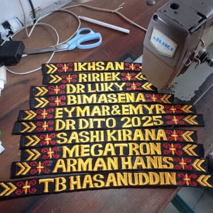 EMBROIDERY OF YOUR OWN NAMES และสร้อยคอสําหรับ COWS, GOATS, ETC พร้อมการออกแบบที่แม่นยําและการออกแบบ