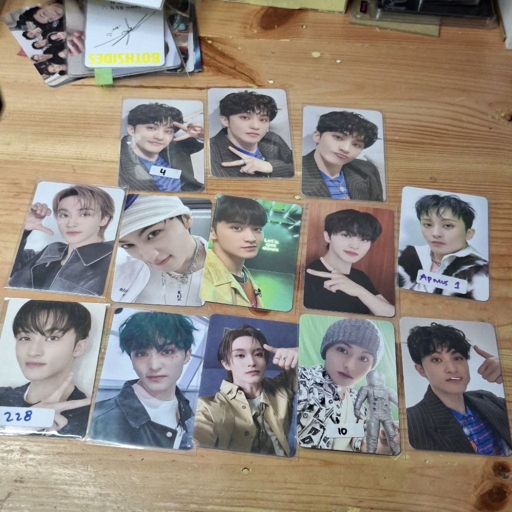 โฟโต้การ์ดอย่างเป็นทางการของ NCT MARK