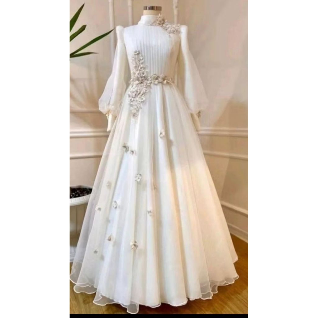 ELEGANT LUXURIOUS RECEPTION DRESS สําหรับชื่นชม
