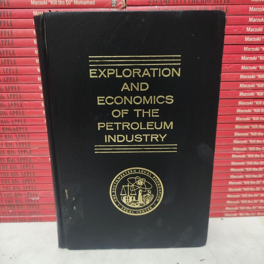 หนังสือนําเข้า: คําอธิบายประกอบและสิ่งแวดล้อมของ PETROLEUM INDUSTRY