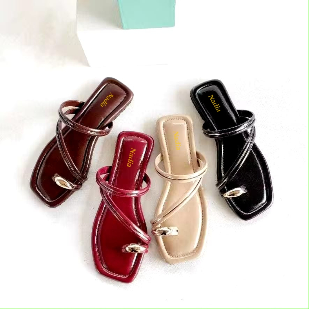 Nadia Shoes Official Malone รองเท้าแตะผู้หญิง รองเท้าแตะส้นแบนอินเทรนด์