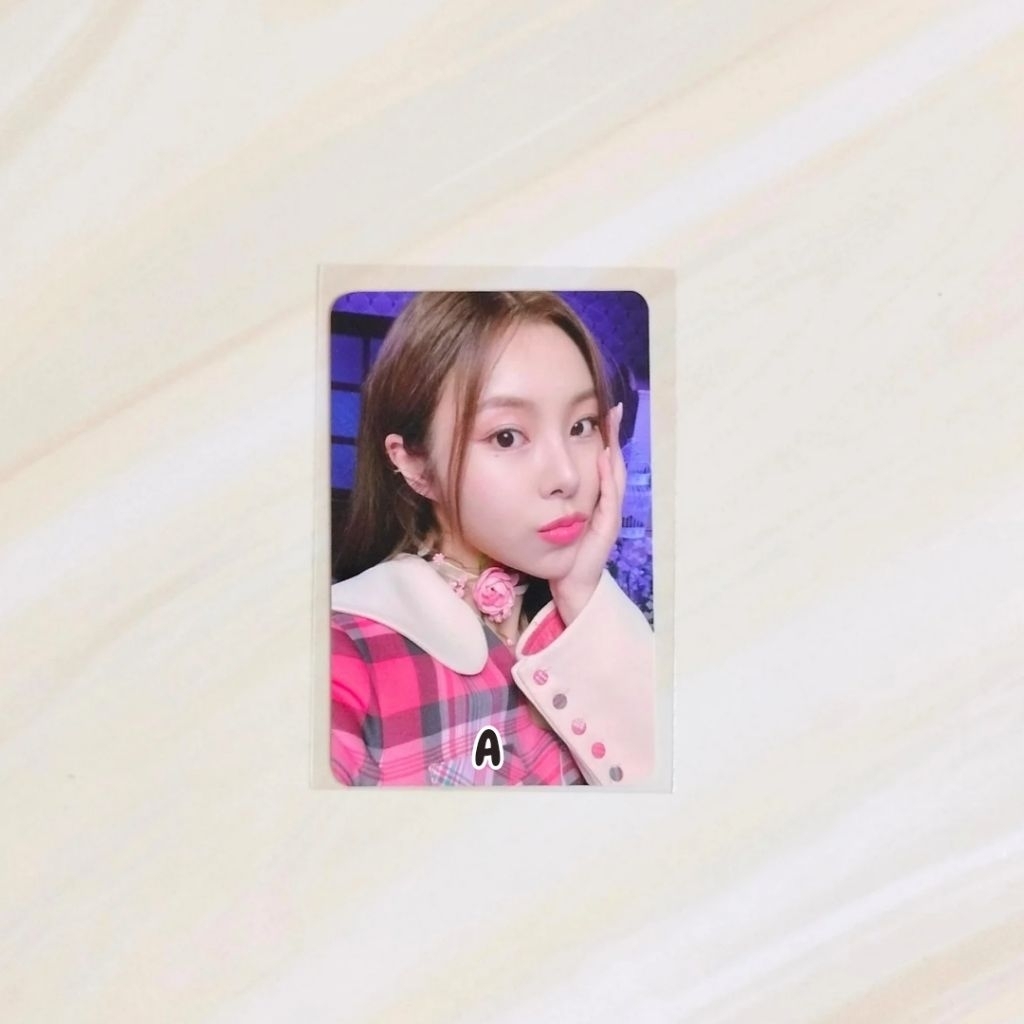 Mamamoebe Photocard อย่างเป็นทางการ Solar Moonbyul Wheein Hwasa อัลบั้มไมโครโฟนบน waw i say สีขาวลม 