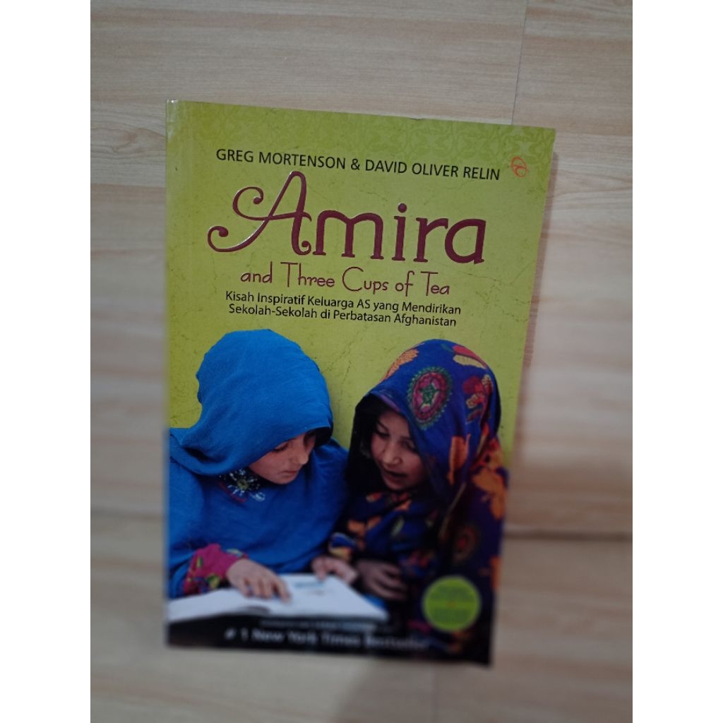 AMIRA และ THREE CUPS OF TEA โดย Gregor มากกว่า