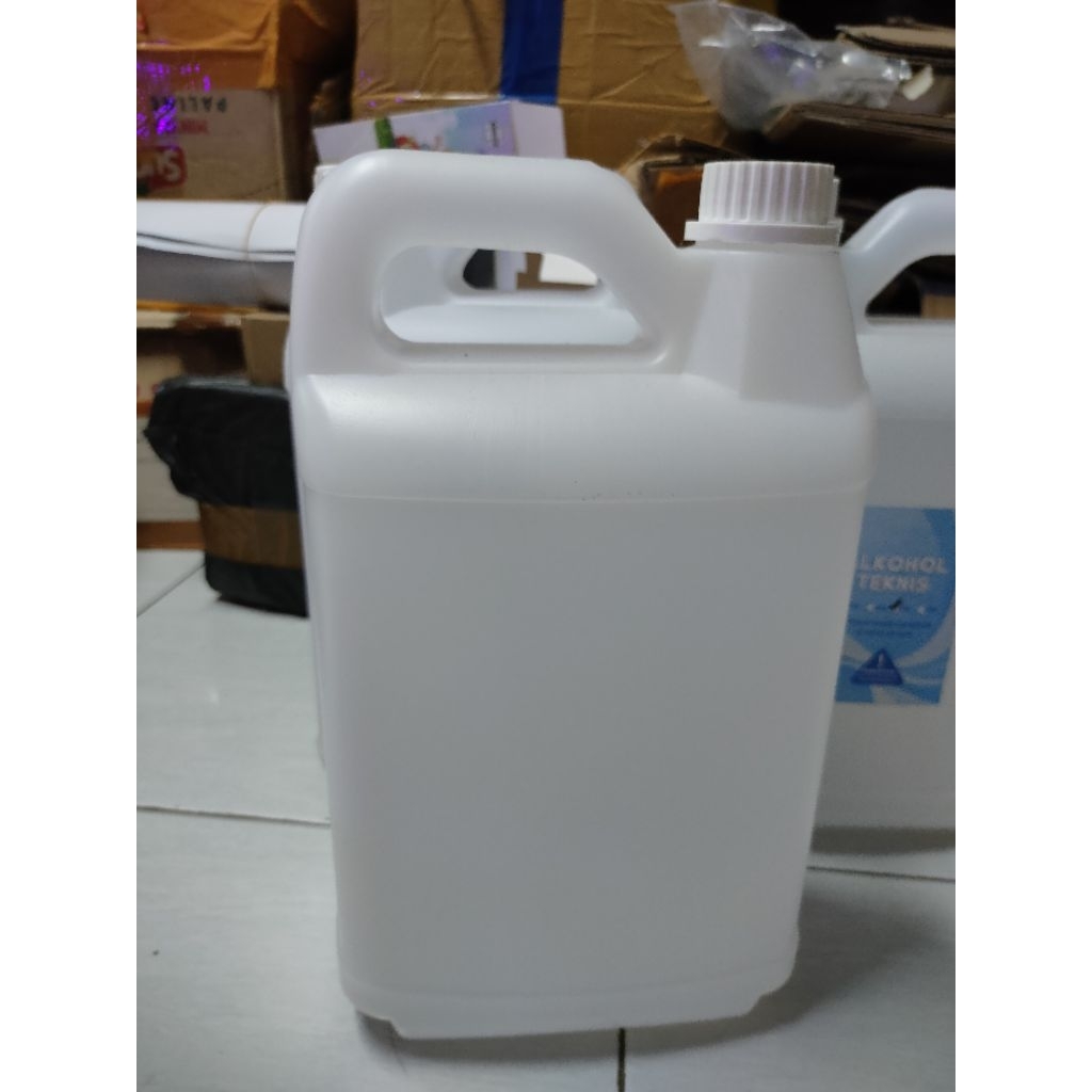 ใช้ 5 ลิตร Jerry Can หรือ Jerry Can Non Food Grade