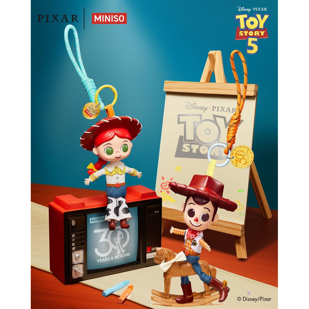 Miniso Toy Story Wiggle พวงกุญแจเด็ก Woody Jessie, พวงกุญแจ Plushie Jessie Woody Buzz Bo Peep