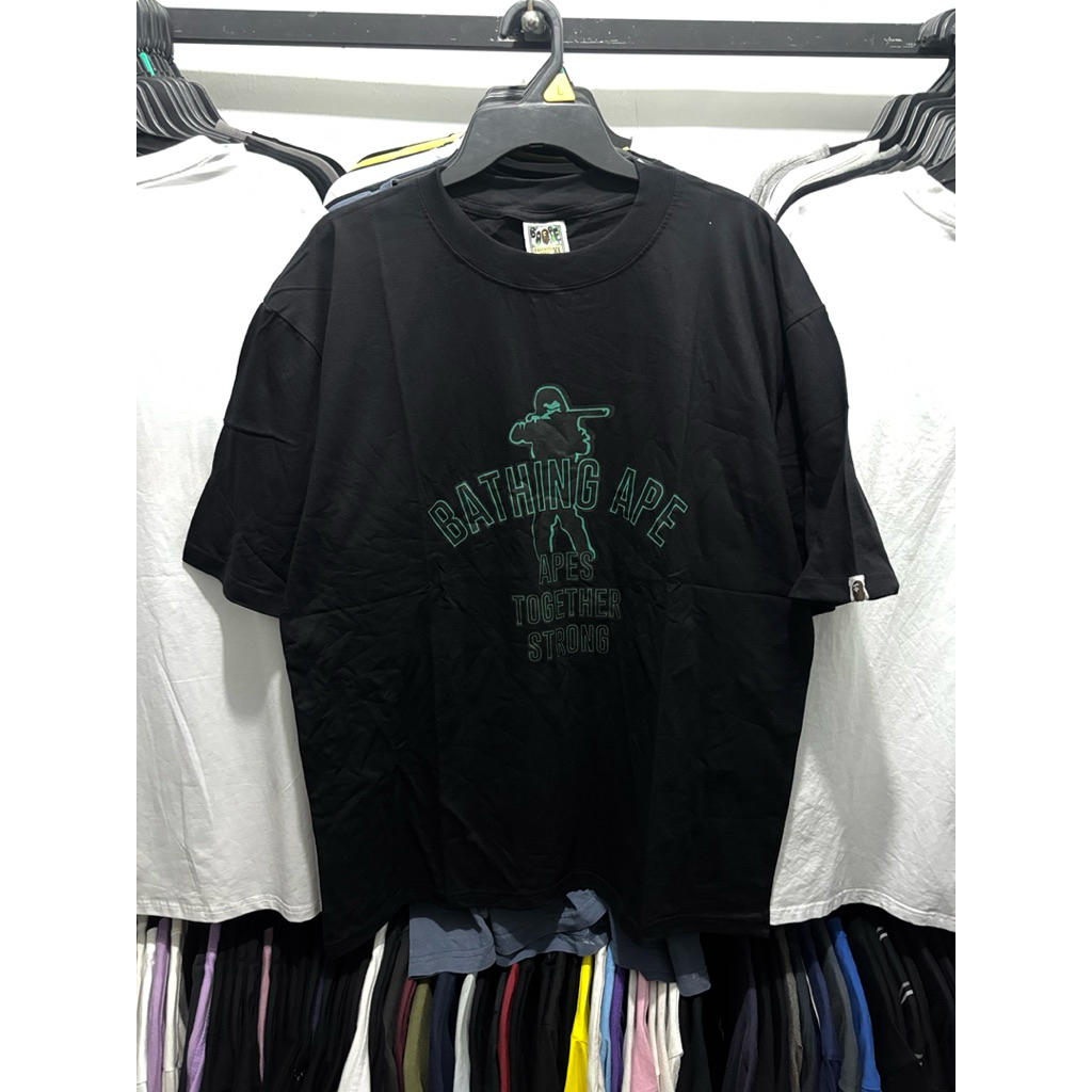 เสื้อยืด Bape wars สีเขียว มือสอง