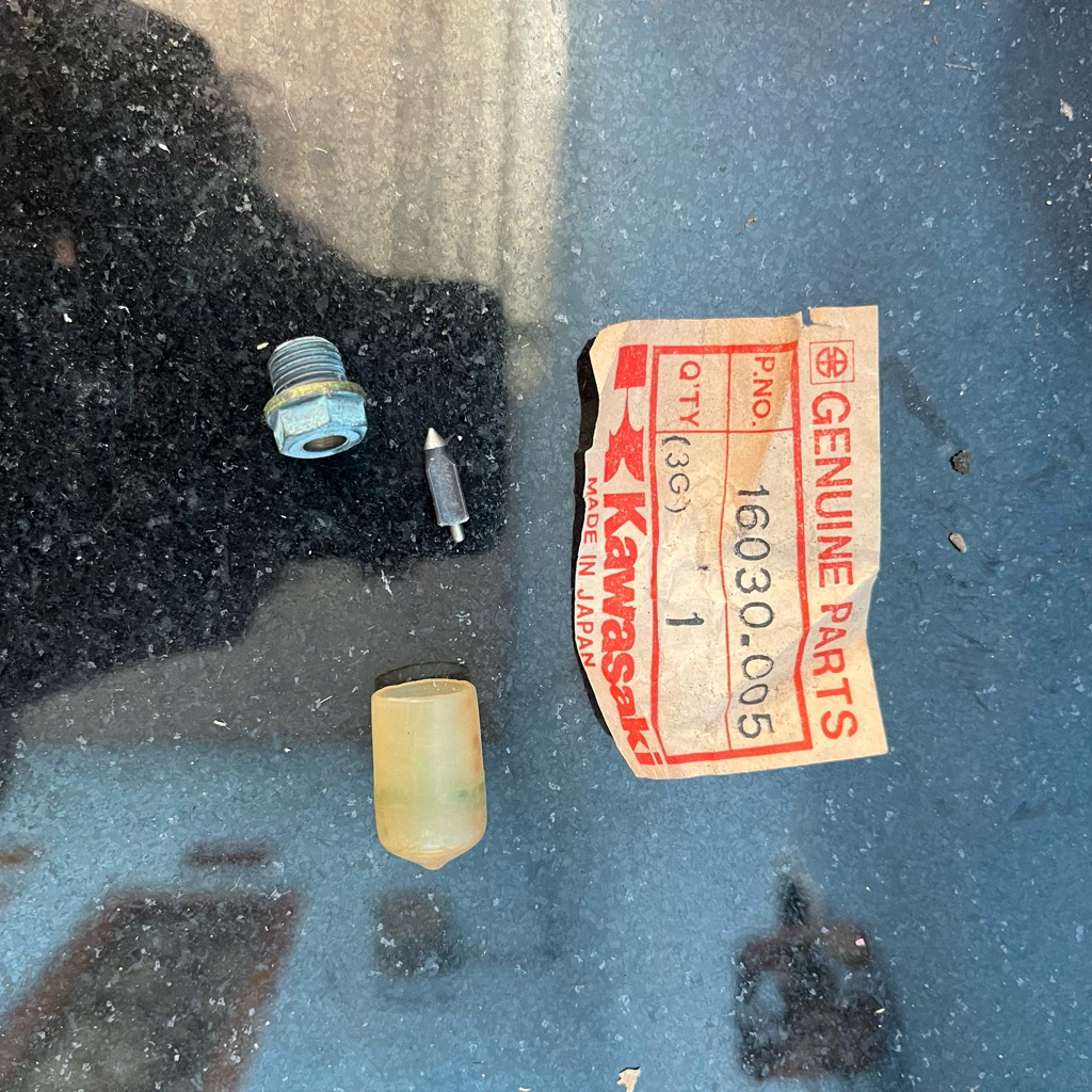 Kawasaki Binter GTO KE KH 110 125 เครื่องช่วยหายใจเดิม assy เข็มลอย 16030 005