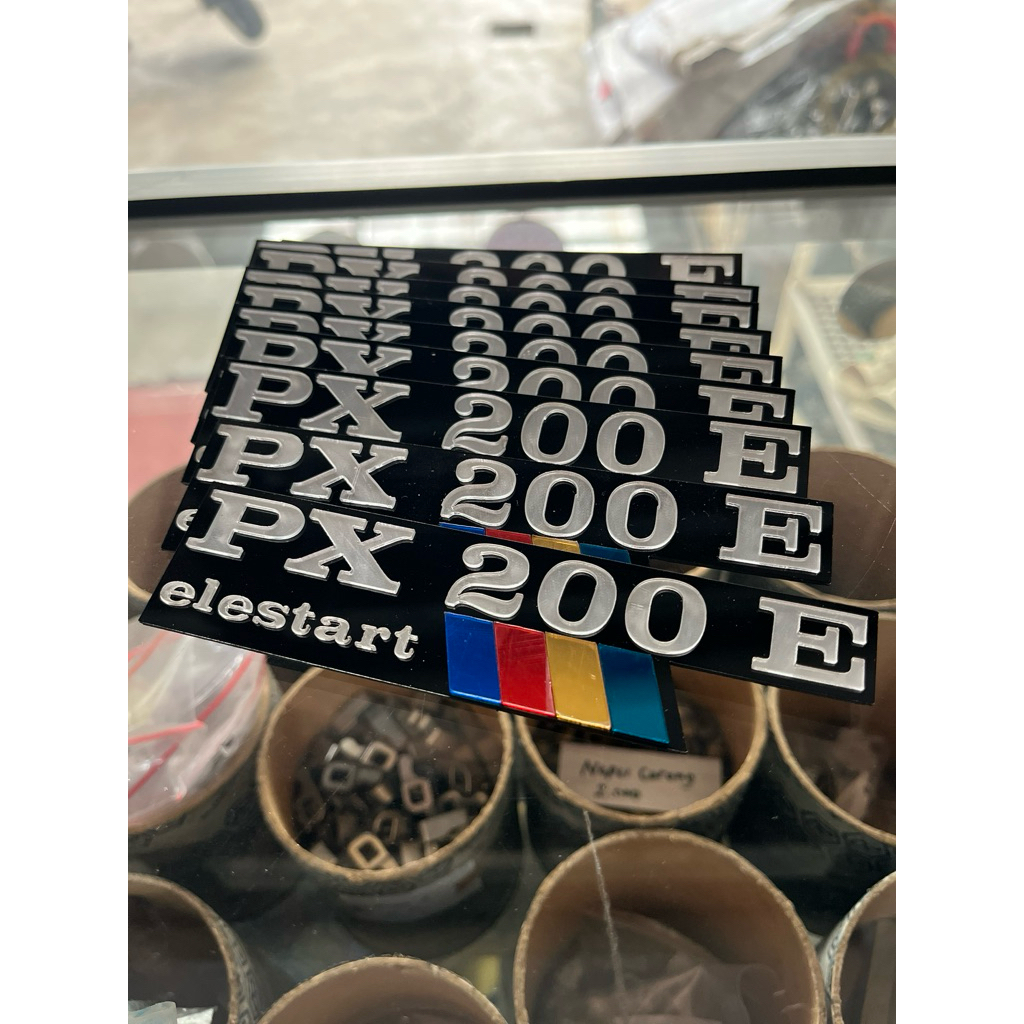 ตราสัญลักษณ์ Vespa px200e ดี แข็งแรง แม่นยํา เงา