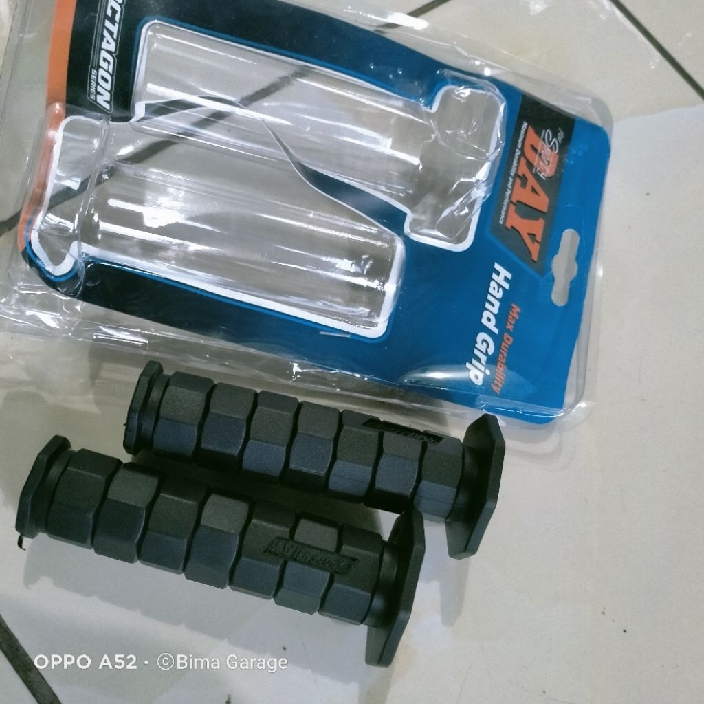 Octagon Sport Day Universal HandGrip สําหรับรถจักรยานยนต์ทุกรุ่น