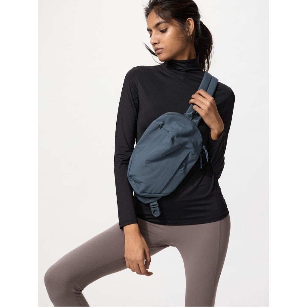 UNIQLO WOMEN - AIRism เสื้อยืดคอวีป้องกันรังสียูวีแขนยาว