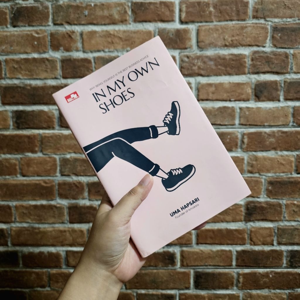 หนังสือ PRELOVED IN MY OWN SHOES โดย Uma Hapsari ผู้ก่อตั้งของ Amazara