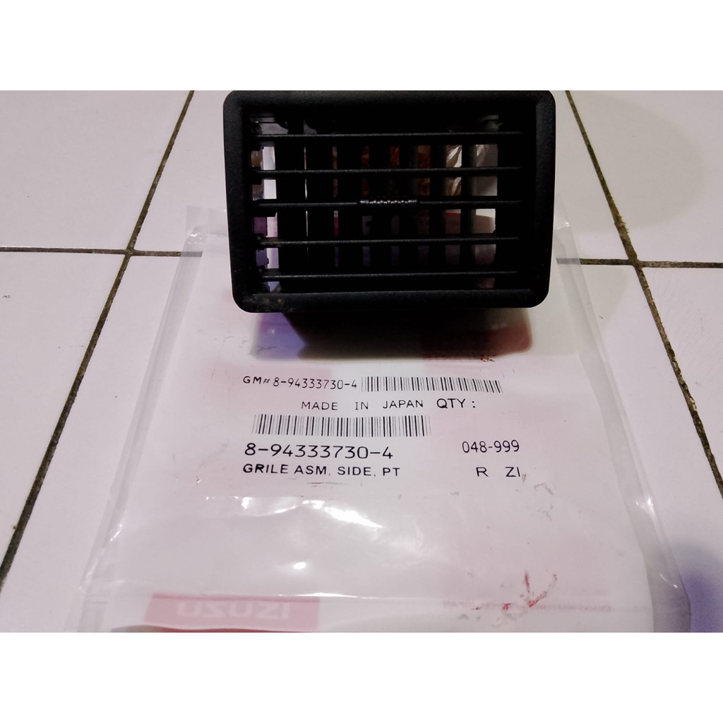 CENTER AC GRILLS สําหรับ PANTHER CAPSULE DASHBOARD TABLES, กล่องทัวร์, สินค้าญี่ปุ่น, ราคา 1 ชิ้น