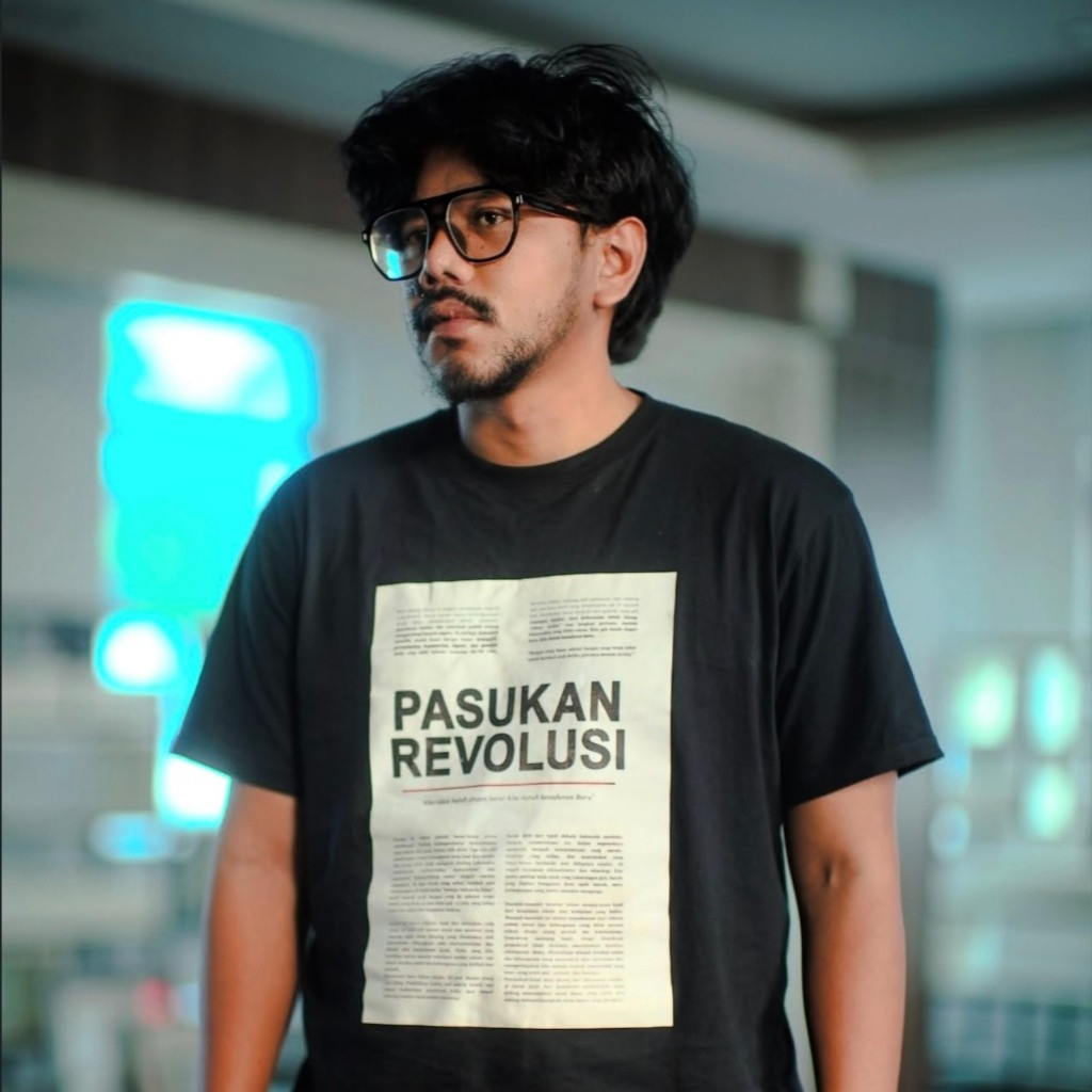 เสื้อ Revolution Troop โดย Ferry Irwandi -