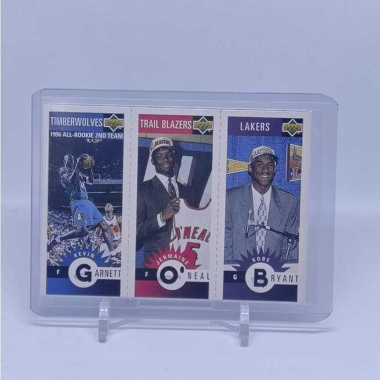 การ์ดบาสเก็ตบอล NBA ดั้งเดิม 1996 เด็คบน Kobe Bryant Jermaine Oneal RC ROOKIE CARD Lakers Legend - V