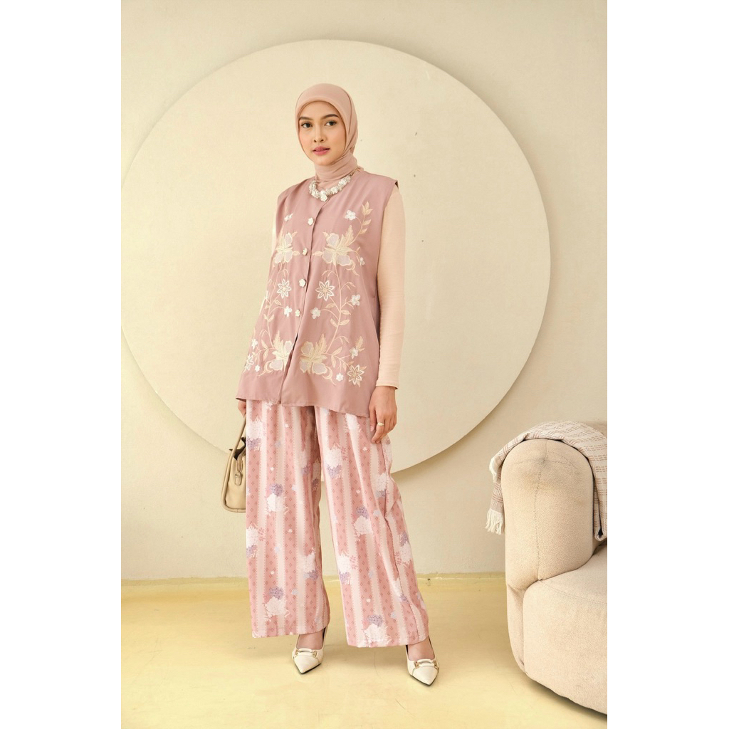 WHOLESALE REMAINING STOCK NARA - ONESET BY NARA