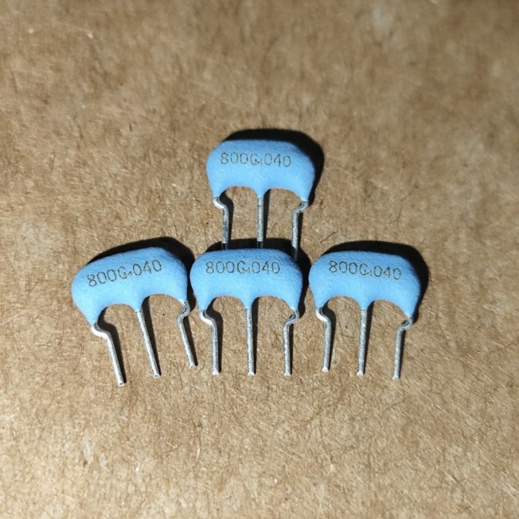 10 ชิ้น 800G CRYSTAL XTAL RESONAN CAPACITOR 8Mhz ORIGINAL