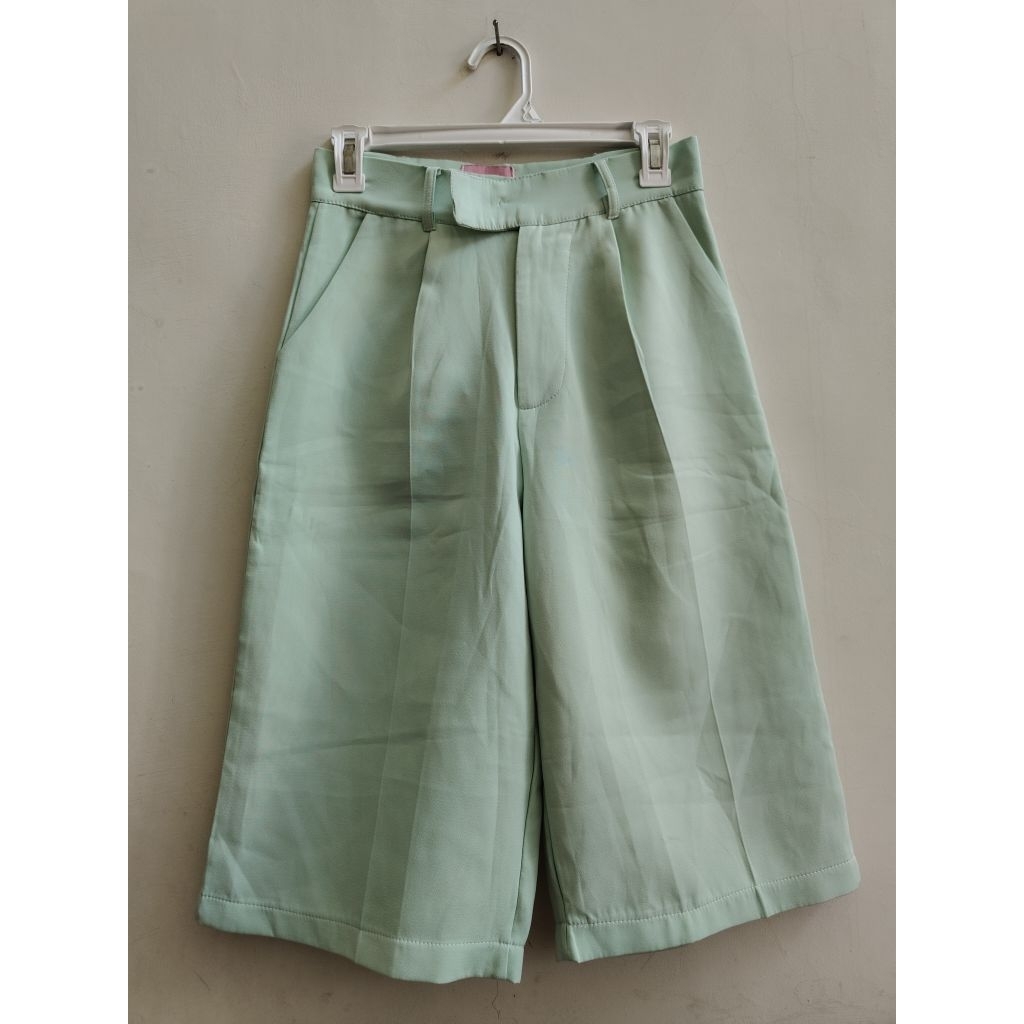 HIJAU ALOT HIGHWAIST PANTS SAGE GREEN/ LIGHT GREEN SELUTU SHORTS BRAND ALOT