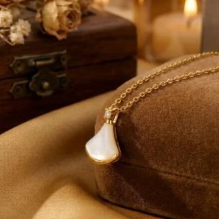 Inheretto Kalung Wanita Elegan Gold - Desain Klasik, Material Berkualitas, Warna Emas