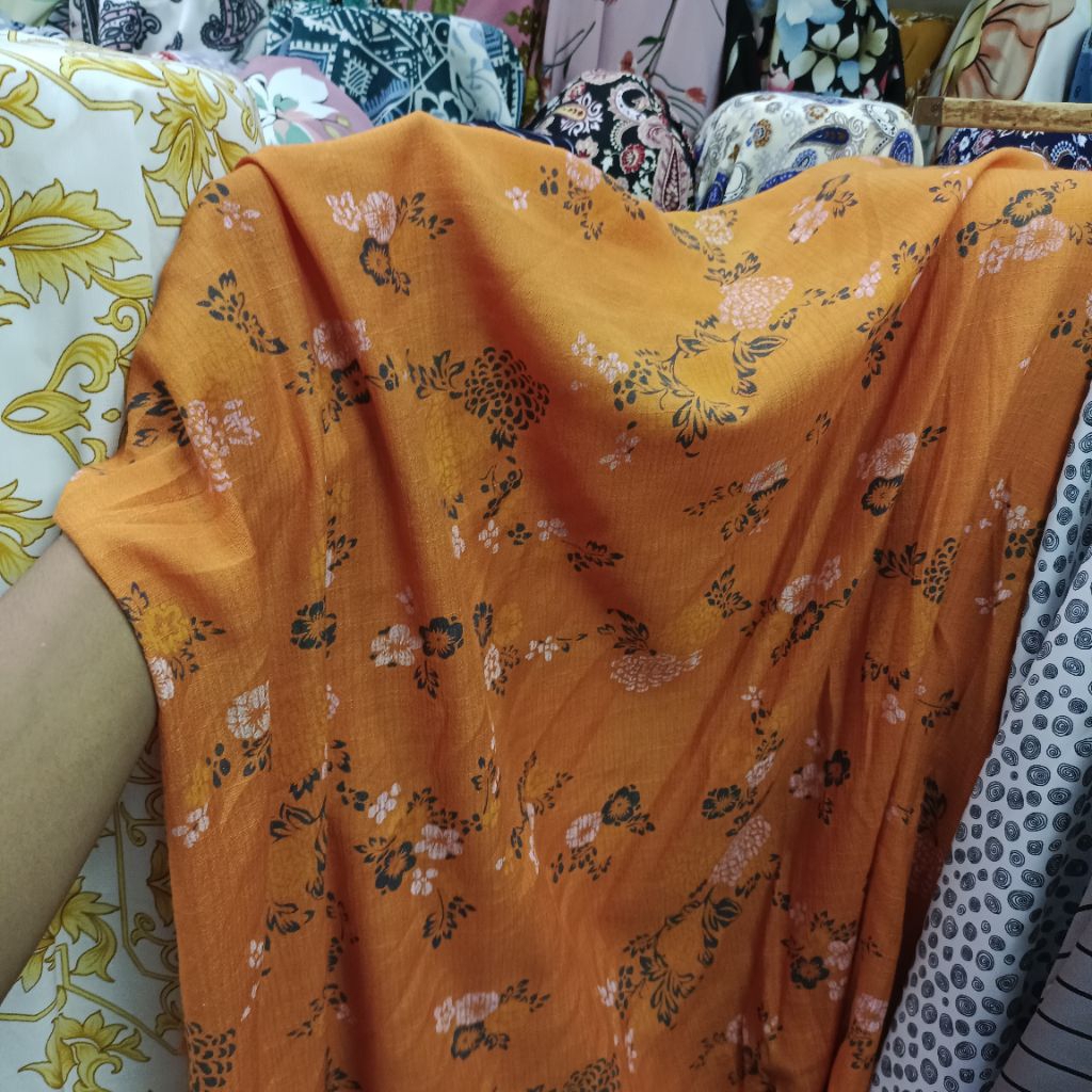 KATUN Crinkle ผ้าคอตตอนลายดอกไม้ motif - ผ้าคอตตอนพรีเมี่ยม - ผ้าเมตร - ผ้าลายดอกไม้สวยงาม - ktx