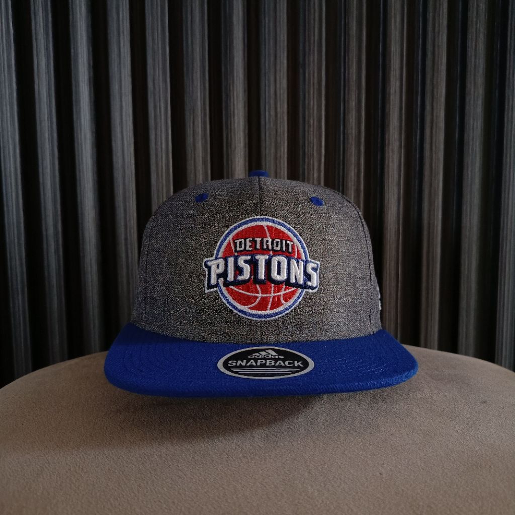 หมวก Snapback ของ Adidas x NBA Detroit Pistons