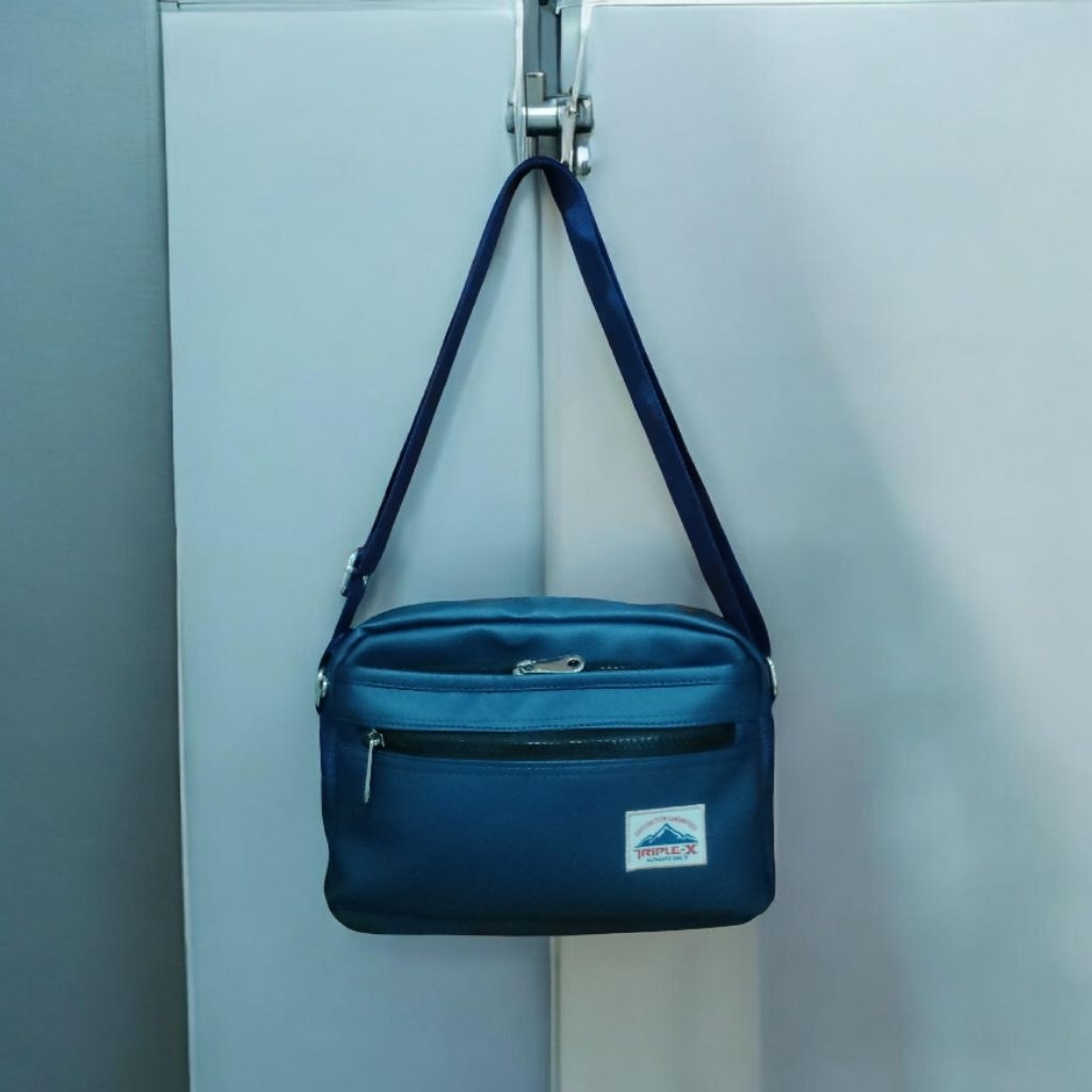 กระเป๋าสะพายข้าง Triple pouch X (025)