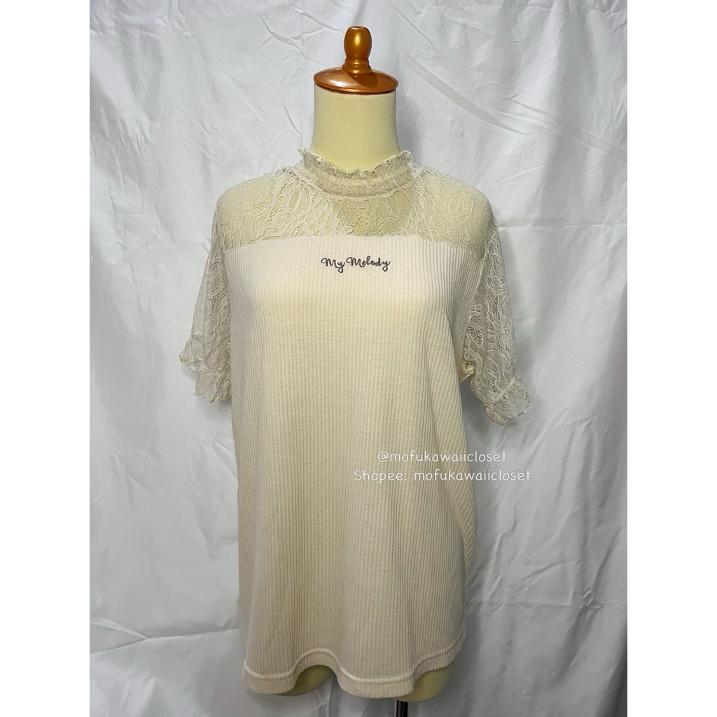 [พร้อมทุกวัน Kawaii Y2K Coquette Mori Goth Vintage Outfit] Sanrio My Melody Brukat Top สีขาวครีม