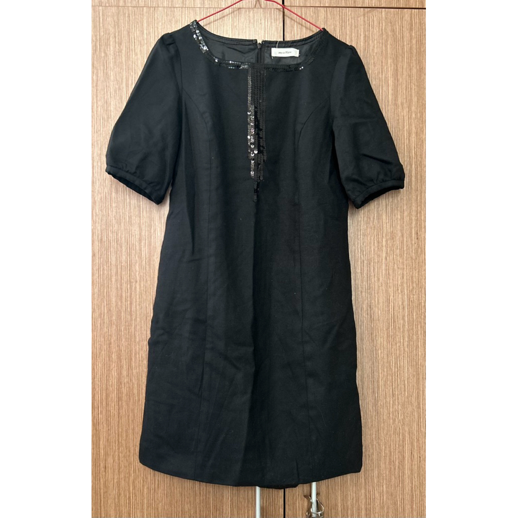 Anysis blanc เลื่อมเดรสสีดําแขนพัฟแขนบอลลูน